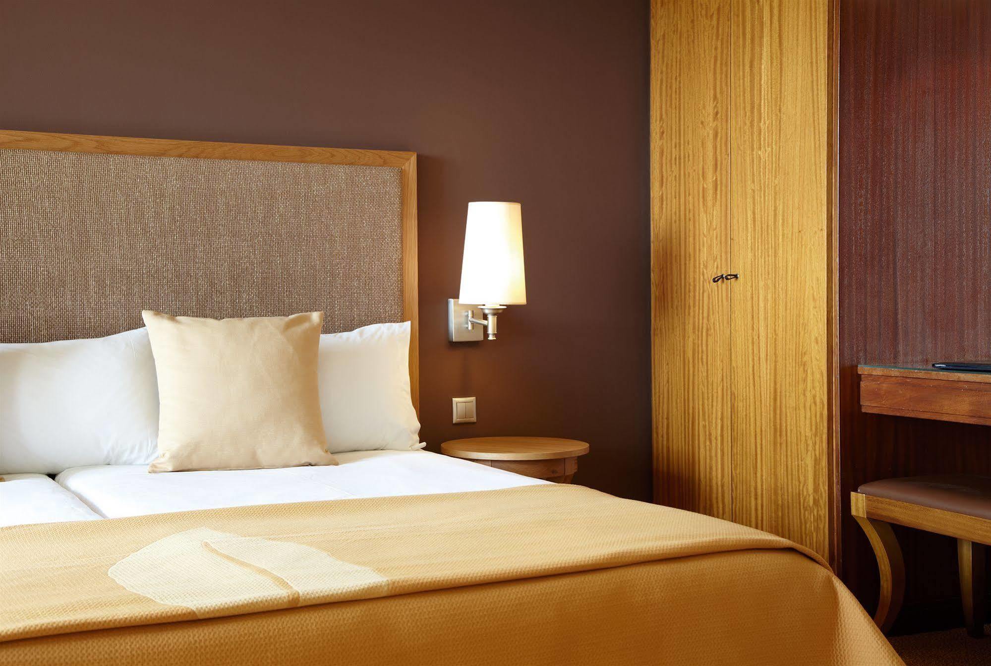 สวีท โฮเทล อีเดน มาร์ - ปอร์โตเบย์ Aparthotel ฟุงชาล ภายนอก รูปภาพ